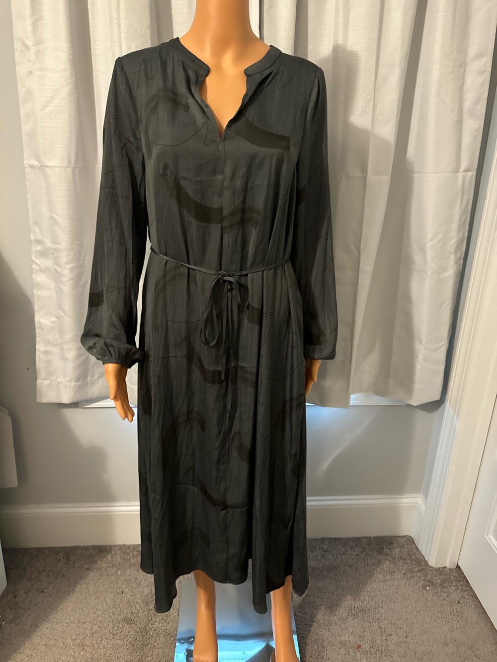 Pretty Grade & Gather size M gray print tie waist long sleeve midi dress new